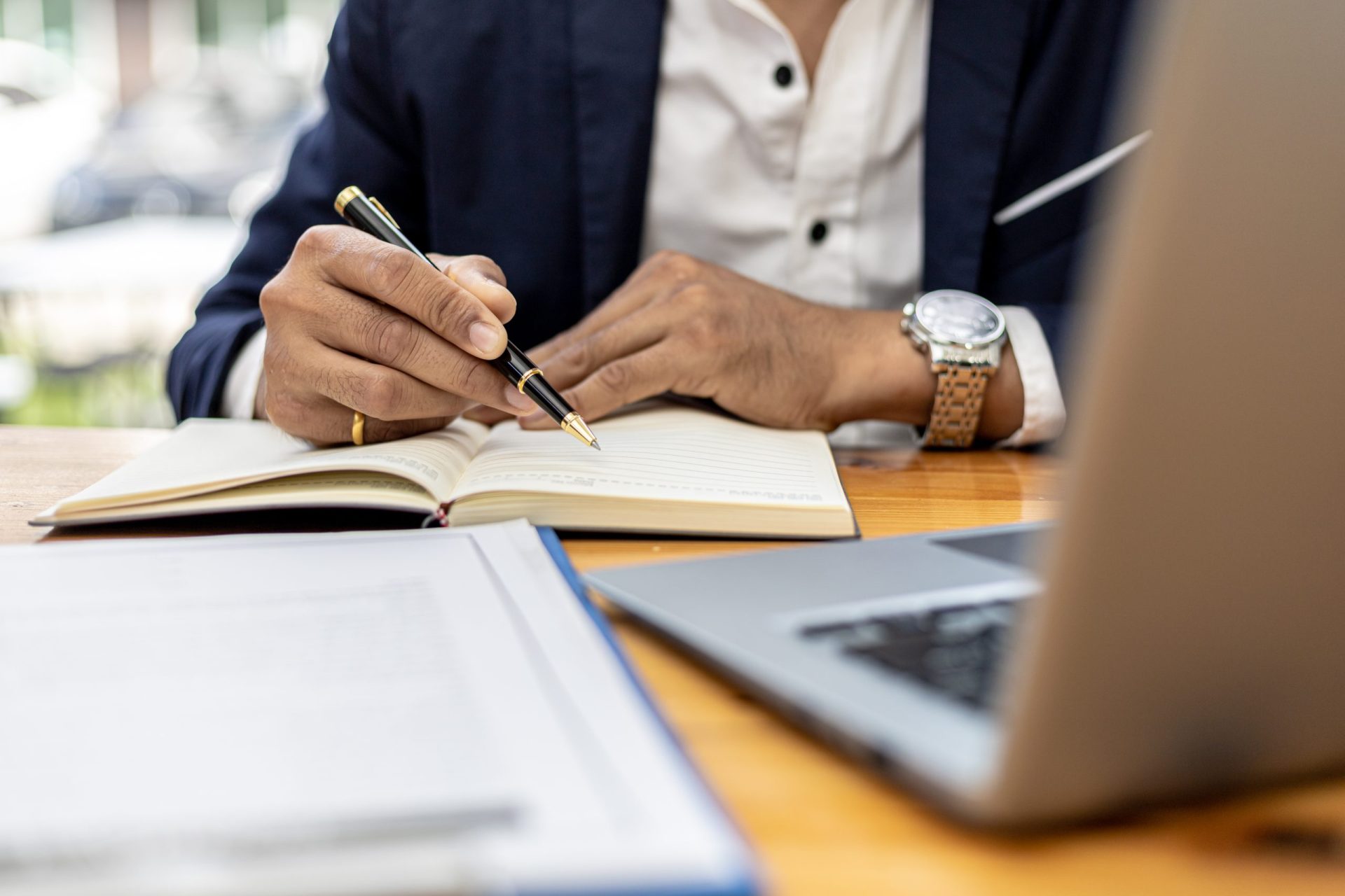 injury lawyer preparing before court injury attorney preparing before court